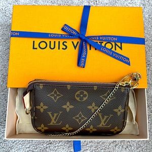 Louis Vuitton Mini Monogram Pochette